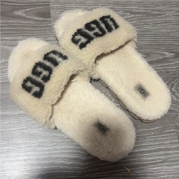 UGG Cream and Black Fluffy Slippers - Picture 2 of 3